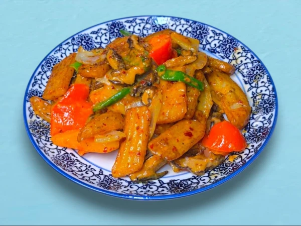 Картофель с овощами в соусе карри