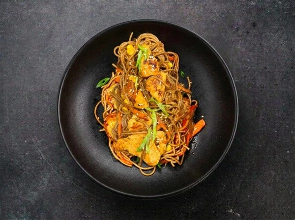 ЯКИ СОБА С КУРИЦЕЙ