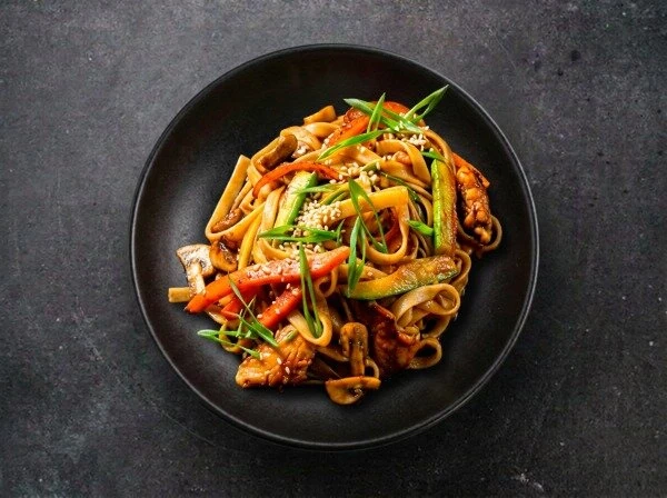 ЯКИ УДОН С КУРИЦЕЙ