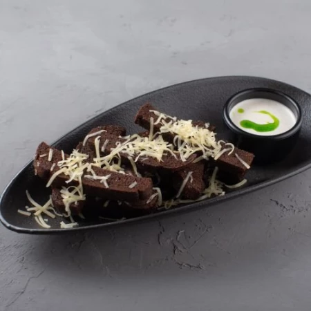 Бородинские гренки с перечным соусом 