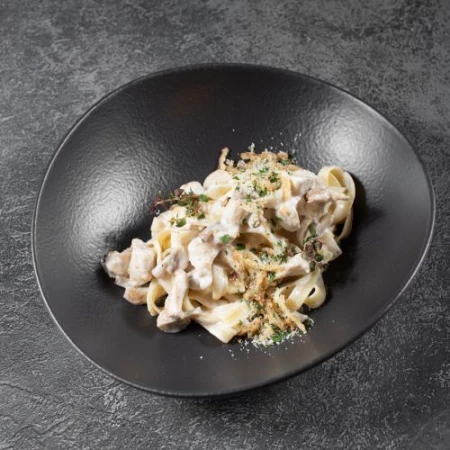 Паста с цыпленком и грибами 