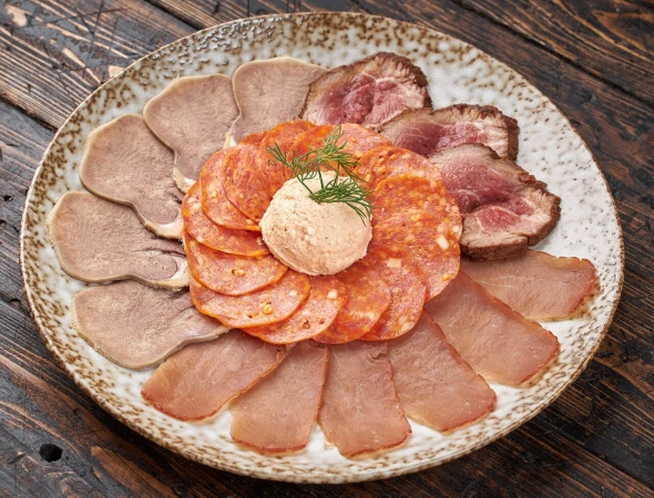 Мясная тарелка