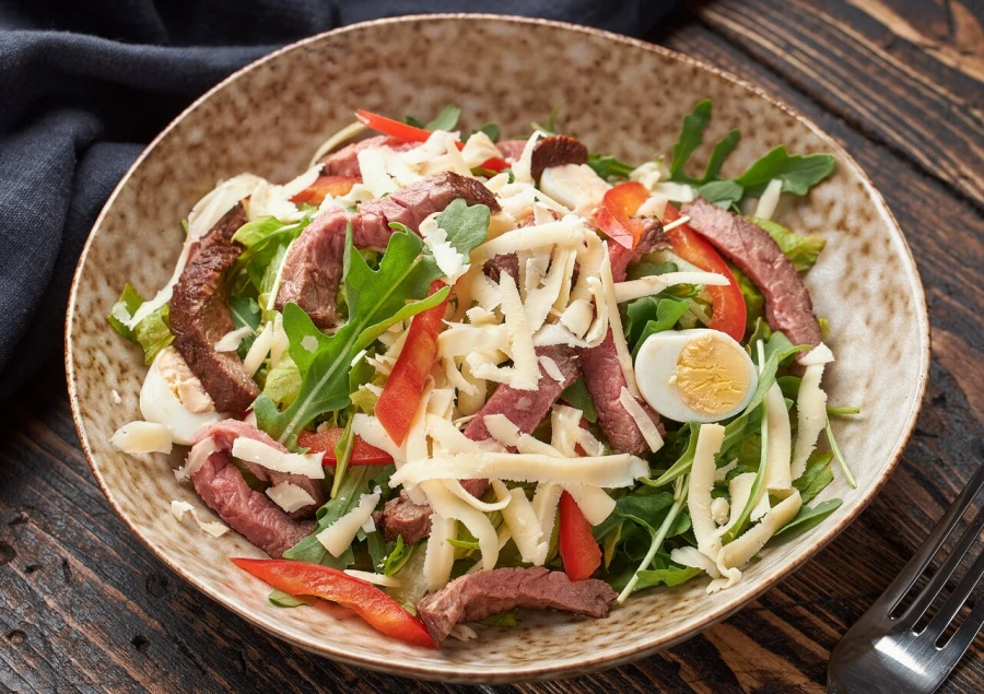 Руккола с говяжьей вырезкой