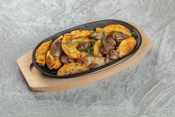 Картофель жаренный с куриной печенью