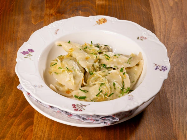 Вареники с картофелем и сметаной