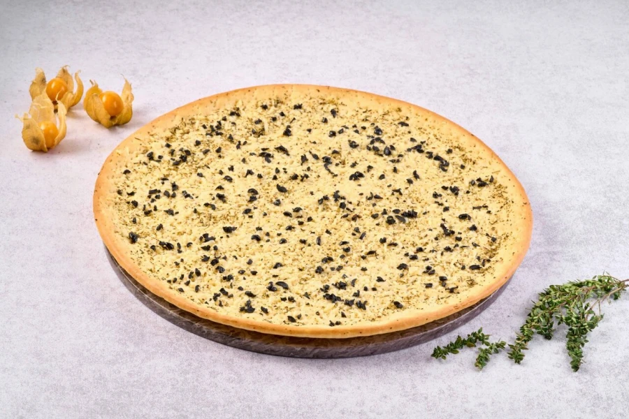 Фокачча с пармезаном и маслинами