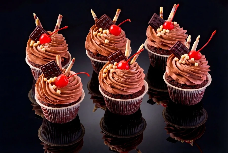 Набор капкейков «Шоколадных с вишней премиум», 6 шт