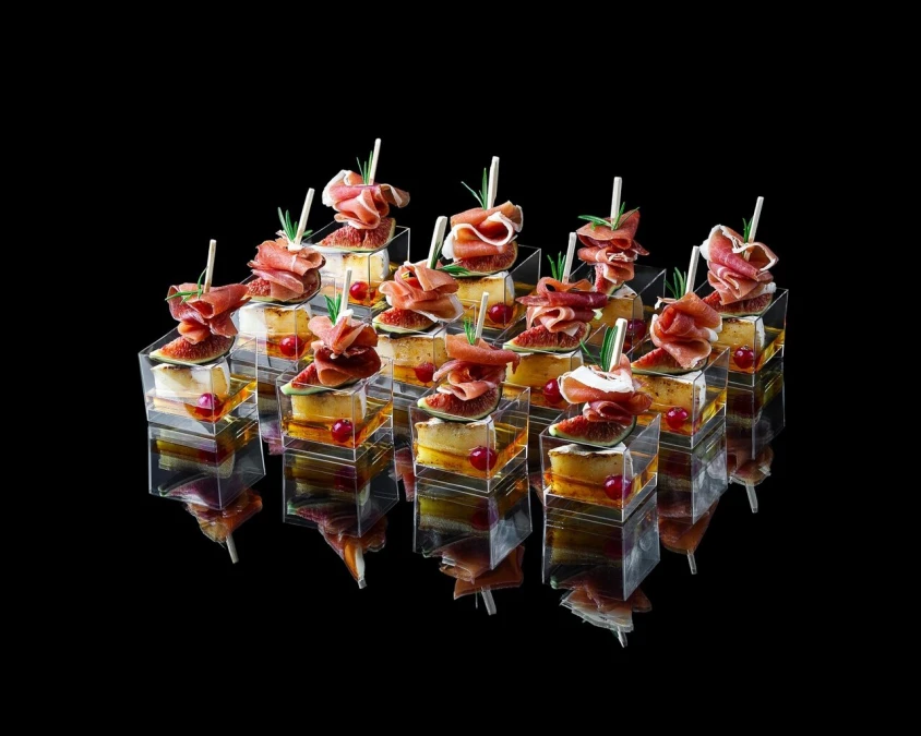Канапе с хамоном, инжиром и камамбером, 12 шт