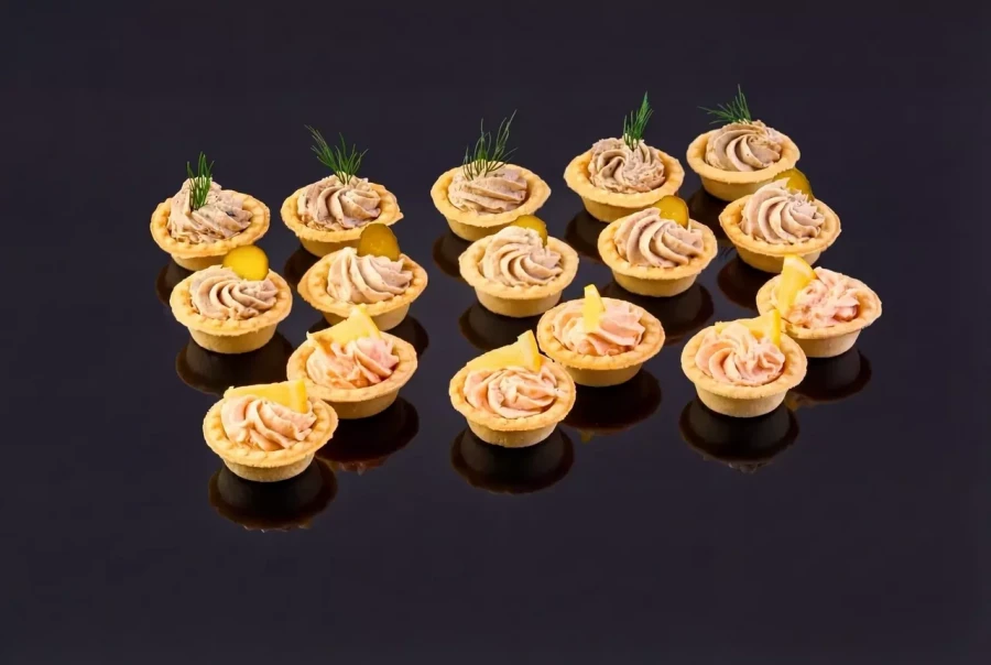 Тарталетки с рыбными закусками, 16 шт