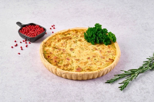 Киш с ветчиной и шпинатом