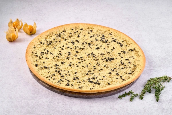 Фокачча с пармезаном и маслинами