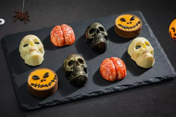 Helloween набор конфет "Черепа", "Мозги" и мини тарт «Тыква», 8 шт