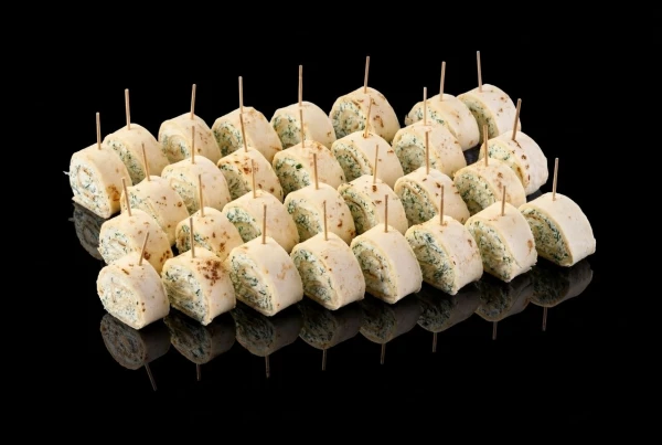 Рулетики с брынзой, 30 шт