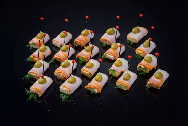Канапе с грудинкой, 20 шт
