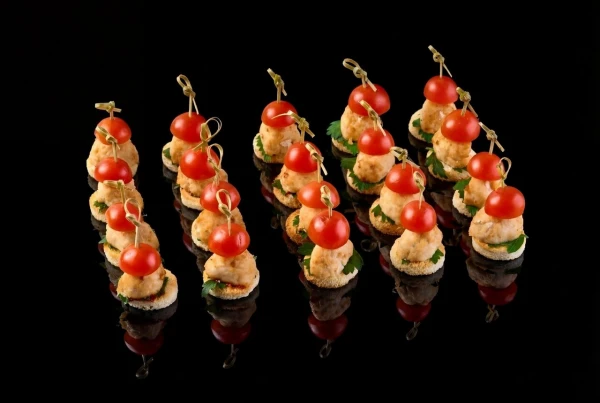 Канапе с куриным шариком, 20 шт