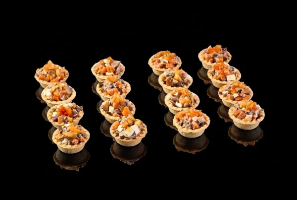 Тарталетки с маринованными грибами и сыром, 16 шт