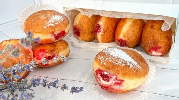 Пончик «Крем Вишня»