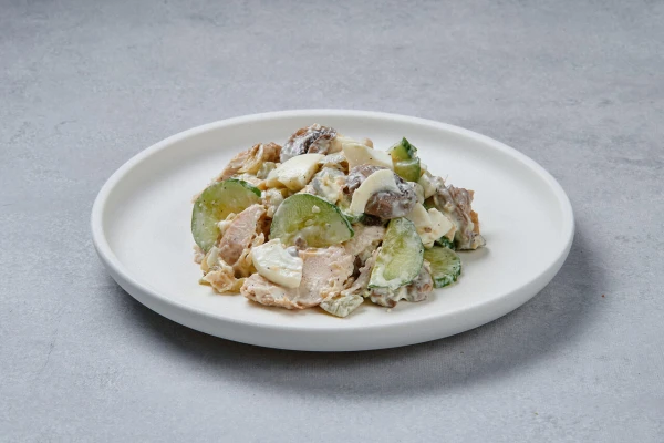 Салат сытный куриный с грибами