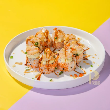 Запеченный ролл с креветкой и сыром дорблю