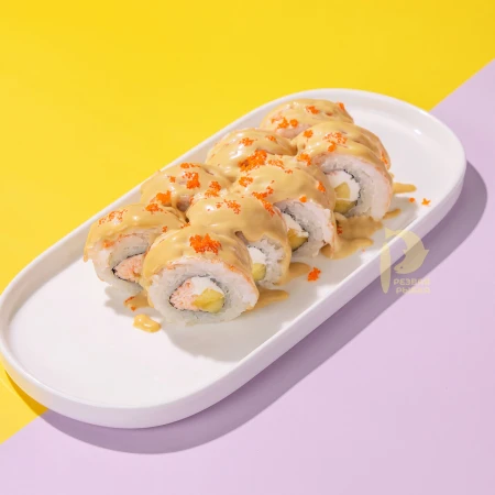Ролл со сливочным соусом и креветкой