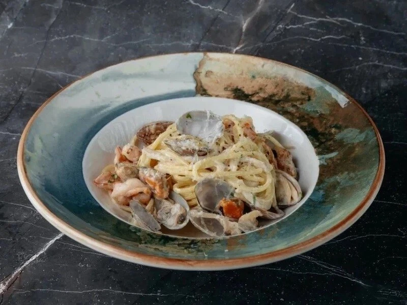 Паста с морепродуктами в сливочном соусе.