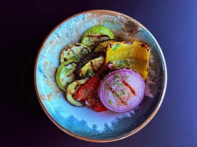 Овощи гриль (баклажан, кабачок, болгарский перец,  красный лук).