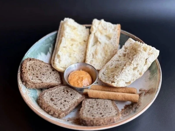 Хлебная корзина с маслом 