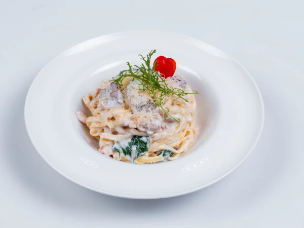 С курицей, грибами и моцареллой