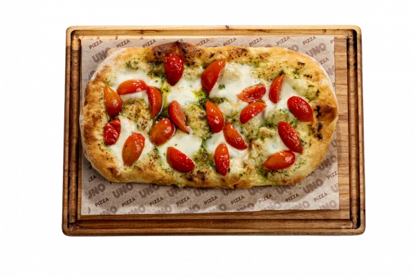 Фокачча с пармезаном и соусом песто