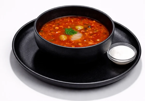 Солянка сборная мясная со сметаной и лимоном