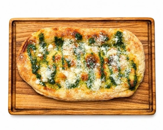 Фокачча с пармезаном и соусом песто