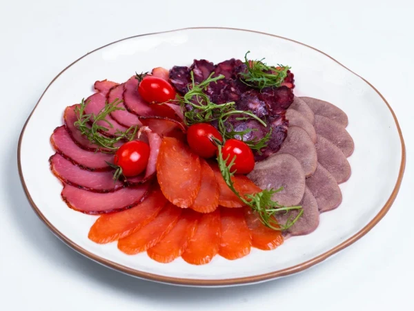 Мясная тарелка
