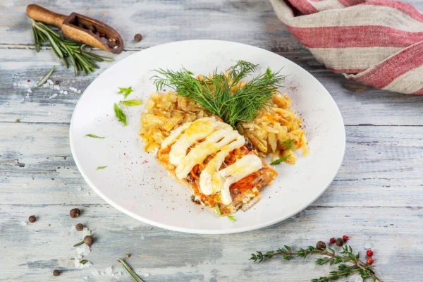 Горбуша жаренная с овощами