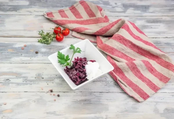 Со свеклой и сметаной