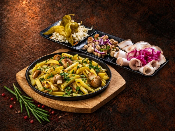 Жареха с грибами и разносолами 