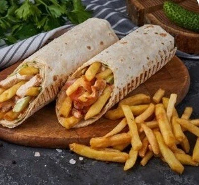 Гирос с соусом сальса