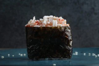 Гункан с крабом