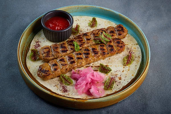 Люля-кебаб из свинины с соусом "Сальса"