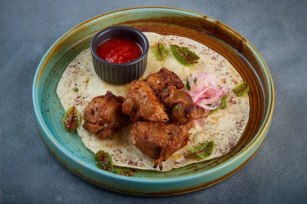 Шашлык из свиной шеи с соусом "Сальса"