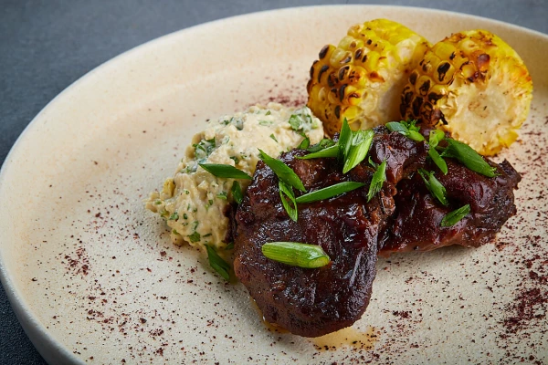 "Томленные говяжьи щечки"