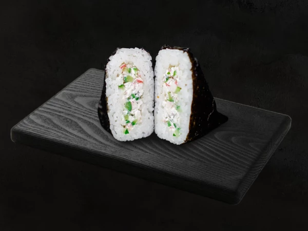 Онигири с крабом