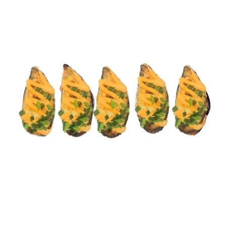 Мидии Запечённые с острым соусом и зелёным луком.