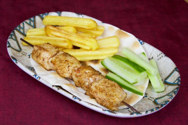 Куриный шашлычок с картошкой фри
