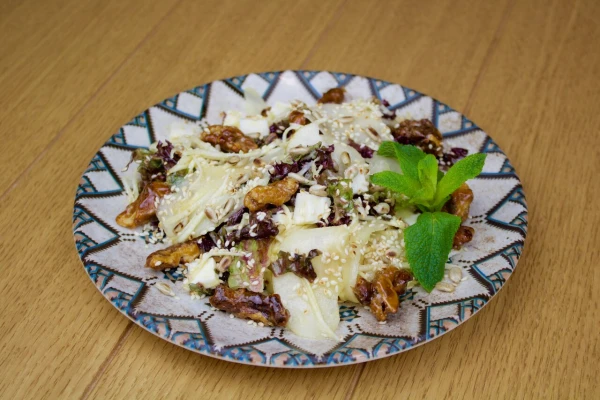Салат с грушей и сыром