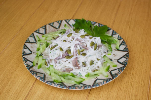 Салат Белый Дайкон с телятиной