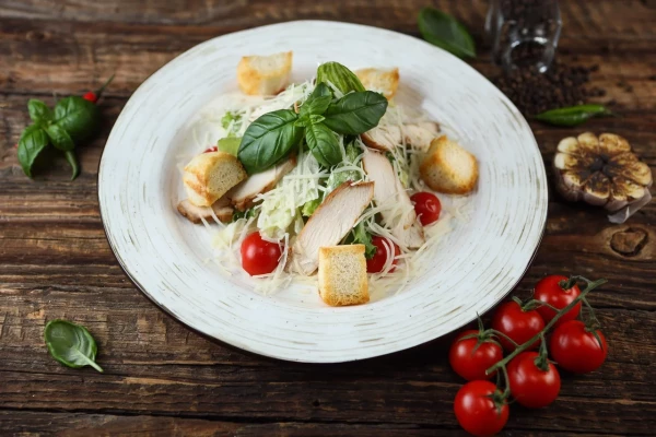 Салат "Цезарь с курицей"