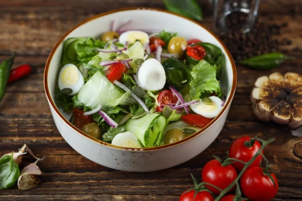 Салат "Фермерский с печеным перцем и творожным сыром"