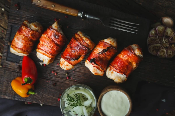 Куриная грудка в беконе