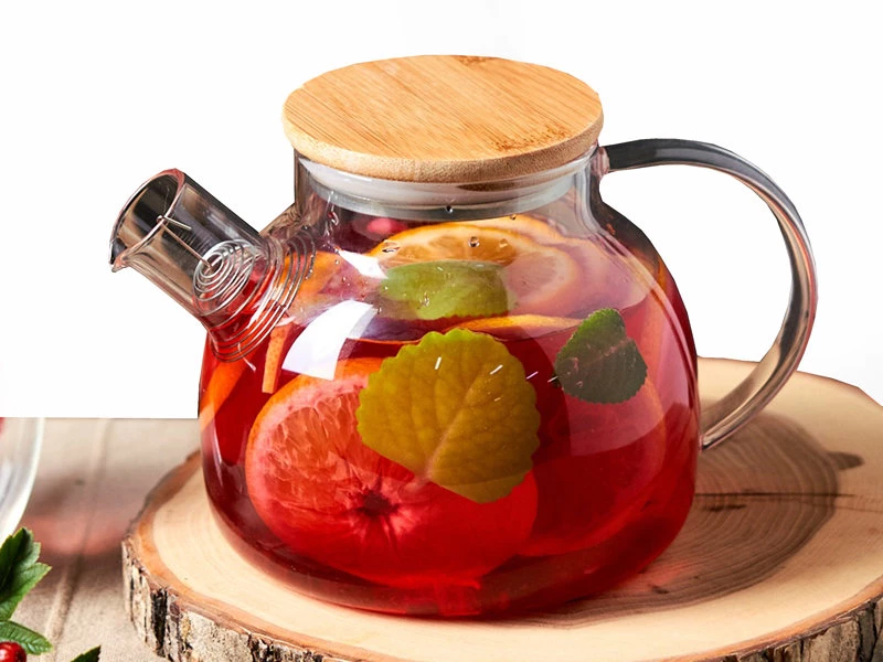 Согревающий с брусникой, в чайнике