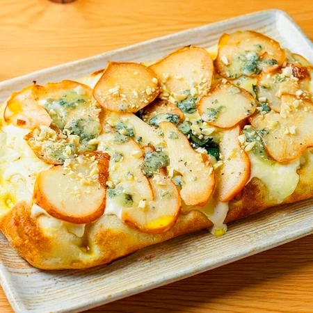 Римская пицца с грушей